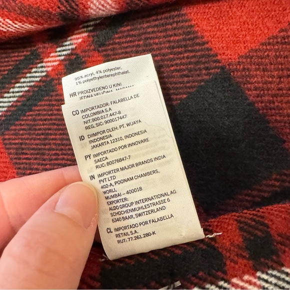 Red Plaid Decorative Throw Scarf 🧣 - Picture 4 of 6